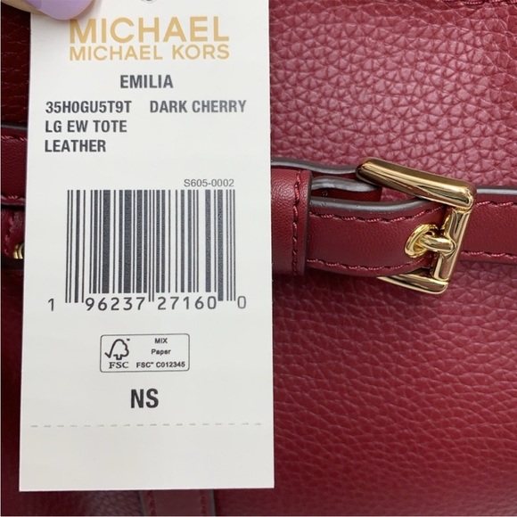 MICHAEL KORS
Emilia Large Pebbled Leather Shoulder Tote Bag
COLOR DARK CHERRy - Picture 5 of 16